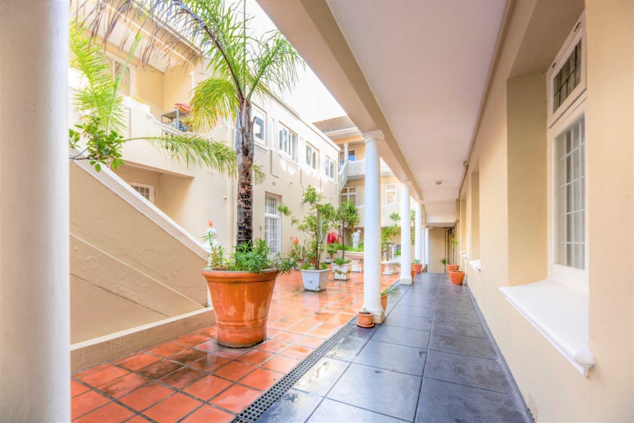 2 Bedroom Property for Sale in Sea Point Western Cape